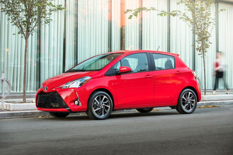  Toyota Yaris SE 2017 года  (NA) (фото 29 из 32)